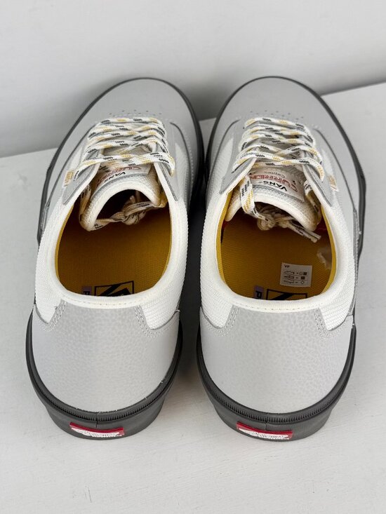 Athletic_Shoes